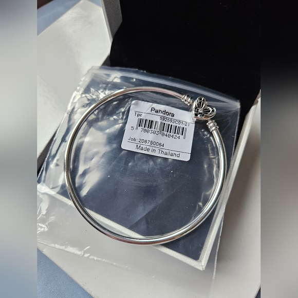 Pandora Butterfly Clasp Sterling Silver Bangle Size 8.5"  New in box! - Picture 3 of 7